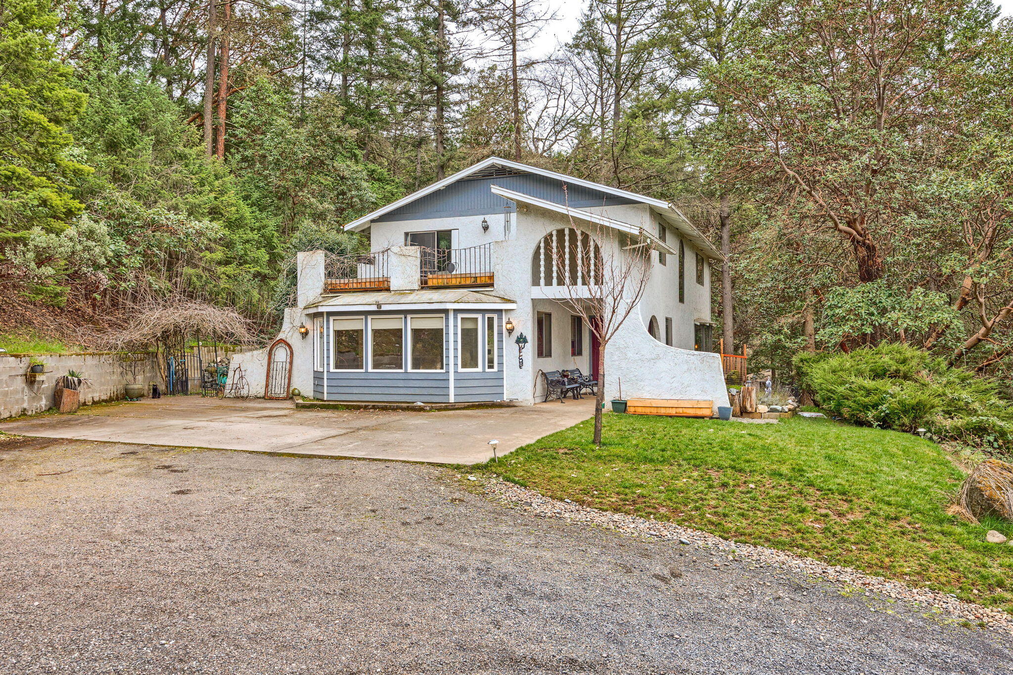 2109 Knowles Road Medford, OR 97501 - Photo 1 of 67 Front of Home