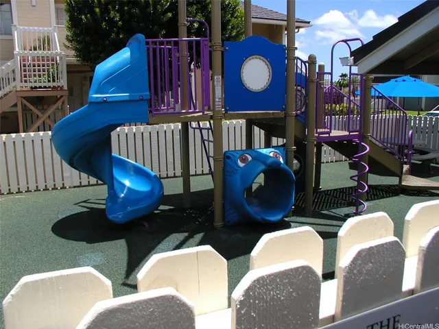 a view of dinning table and chairs in the patio