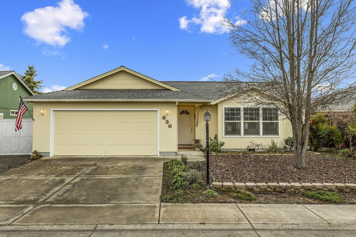636 Karic Way Eagle Point, OR 97524 - Photo 1 of 26 Primary Photo