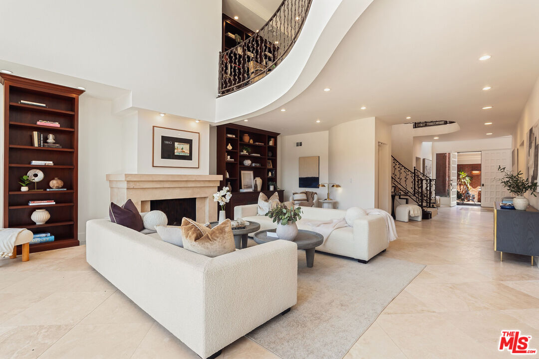2125 Ridge Drive Los Angeles, CA 90049 - Photo 8 of 32