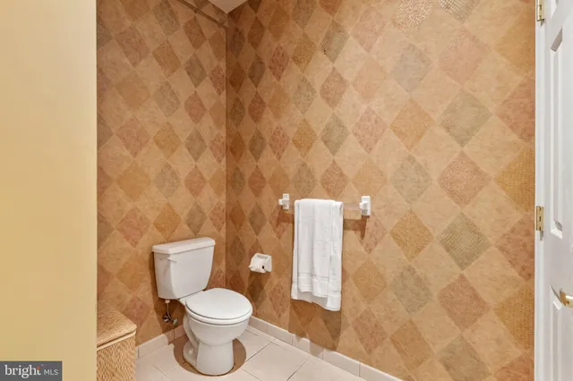 $400,000 | 2 Falcon Drive, Unit 202, Holland, PA 18966