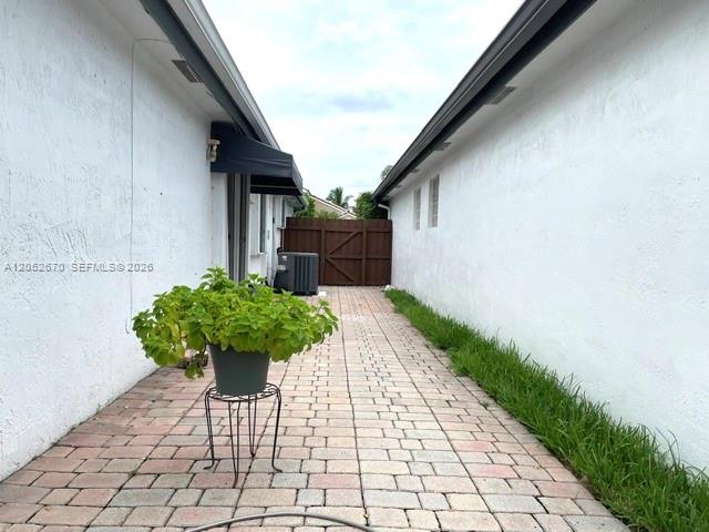 16166 Southwest 86th Terrace Miami, FL 33193 - Photo 4 of 21