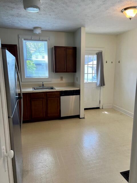 885 Thomas Road Columbus, OH 43212 - Photo 10 of 18 Kitchen