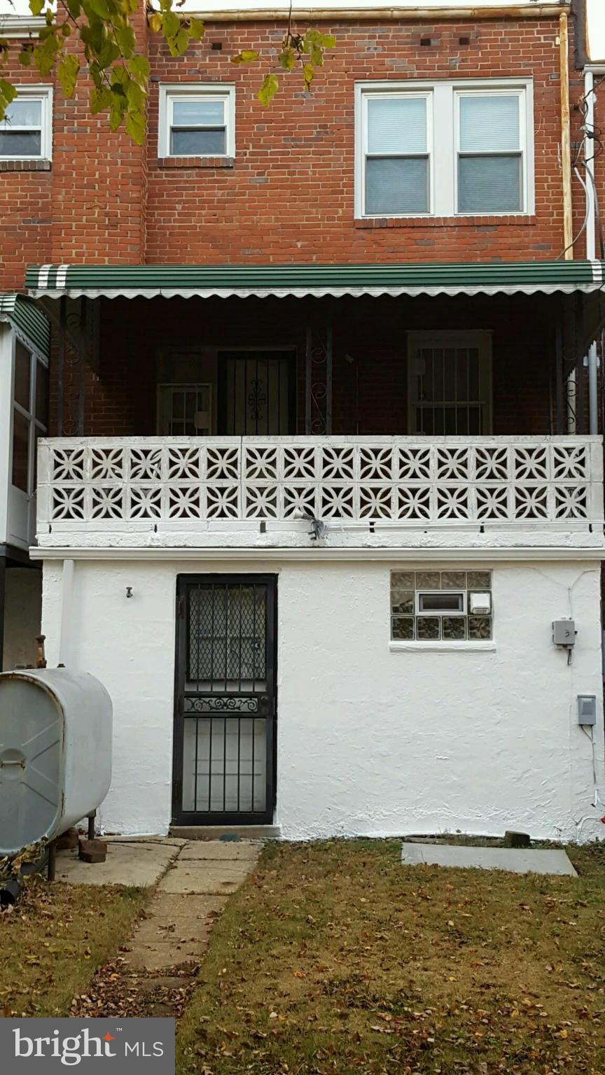 Exterior (Rear)
