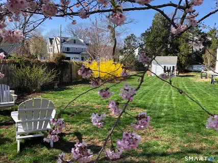 $799,000 | 188 Henderson Road, Fairfield, CT 06824