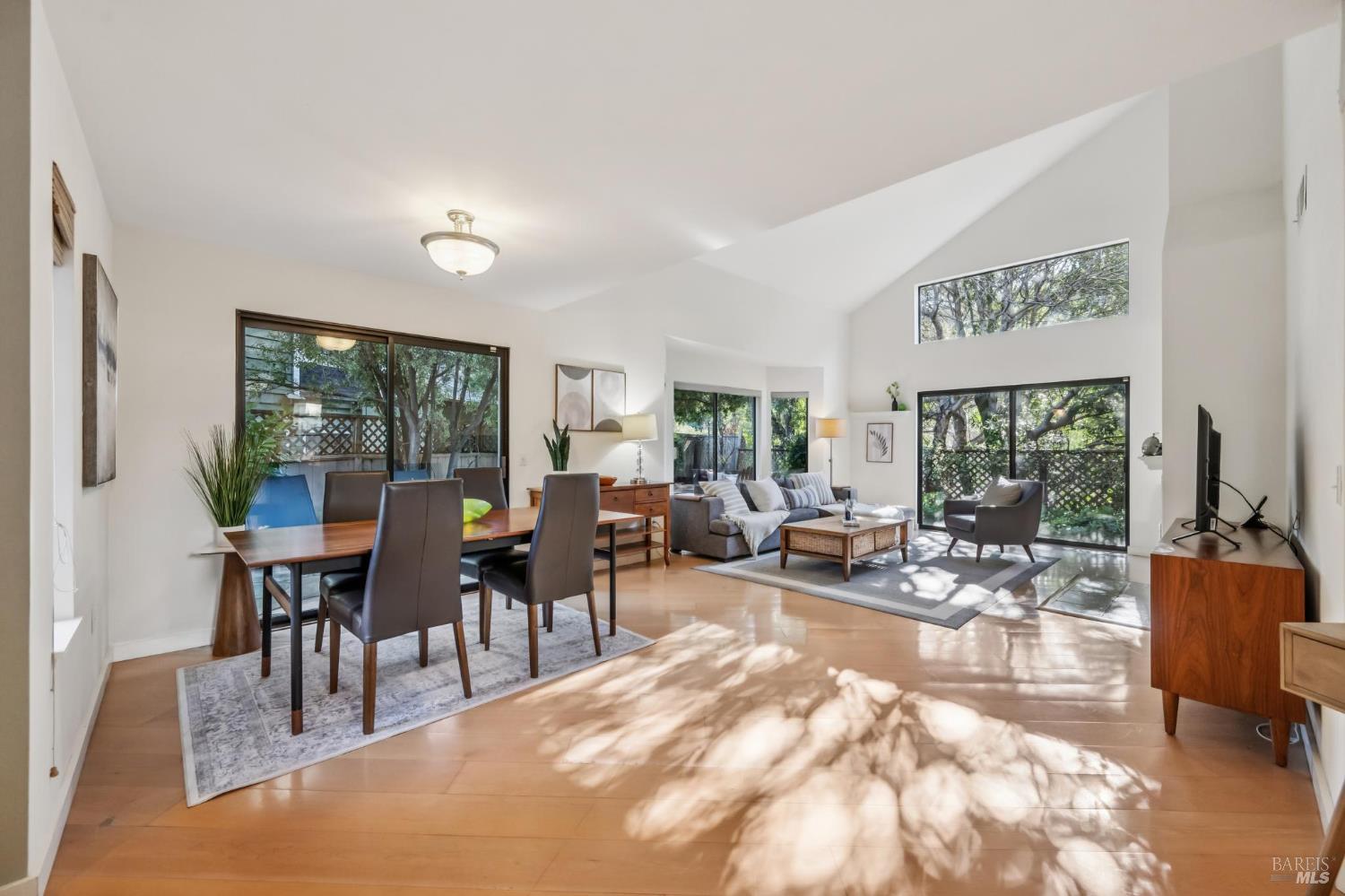 5 Creekside Drive San Rafael, CA 94903 - Photo 9 of 64