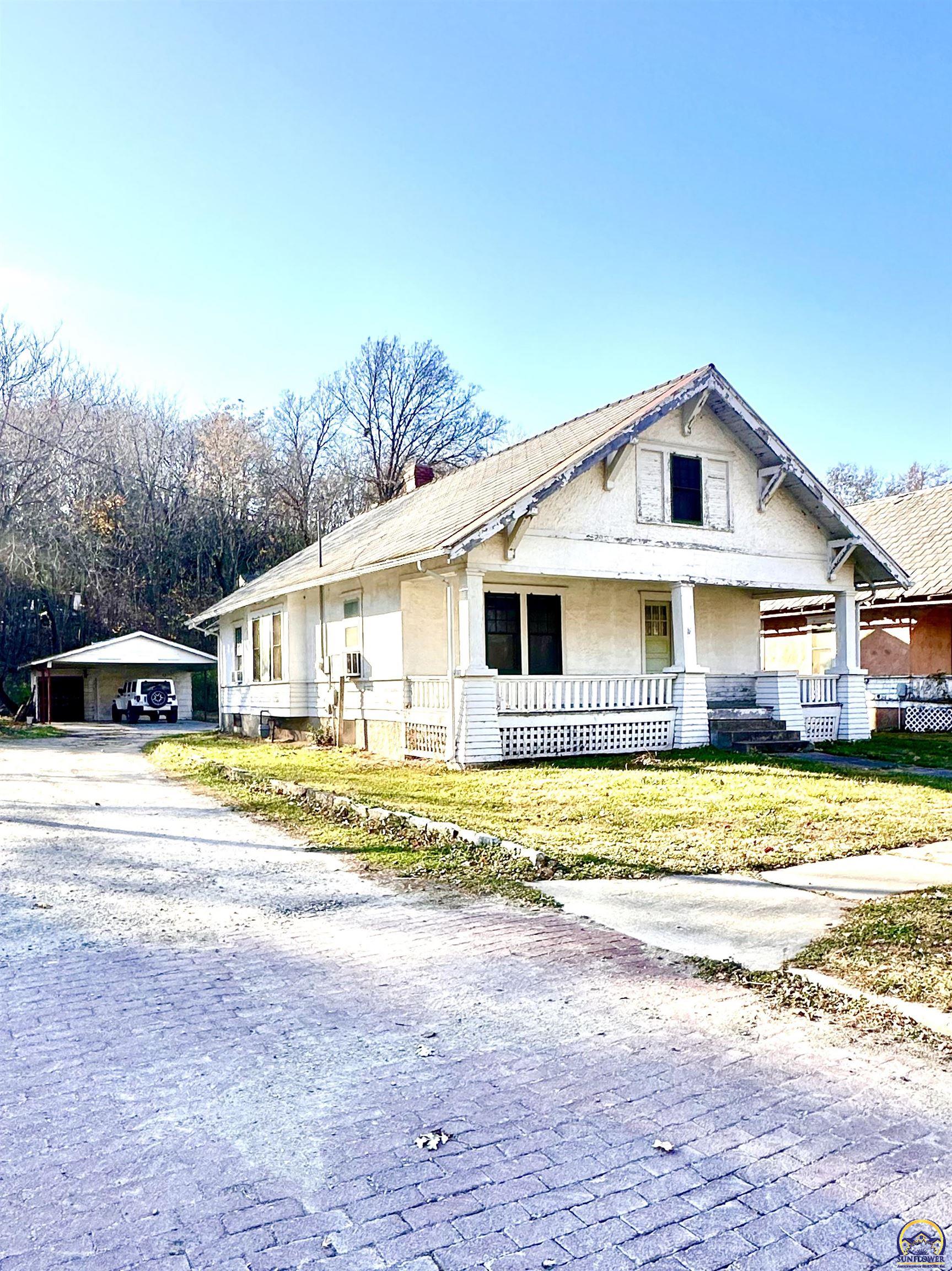 219 North Mission Council Grove, KS 66846 - Photo 2 of 57
