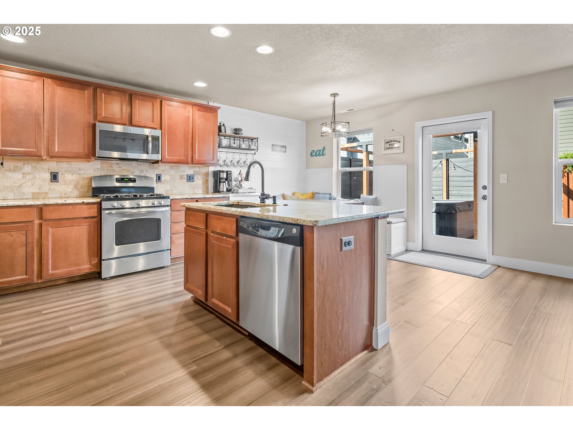 15567 Bachelor Avenue Sandy, OR 97055 - Photo 12 of 44 Kitchen