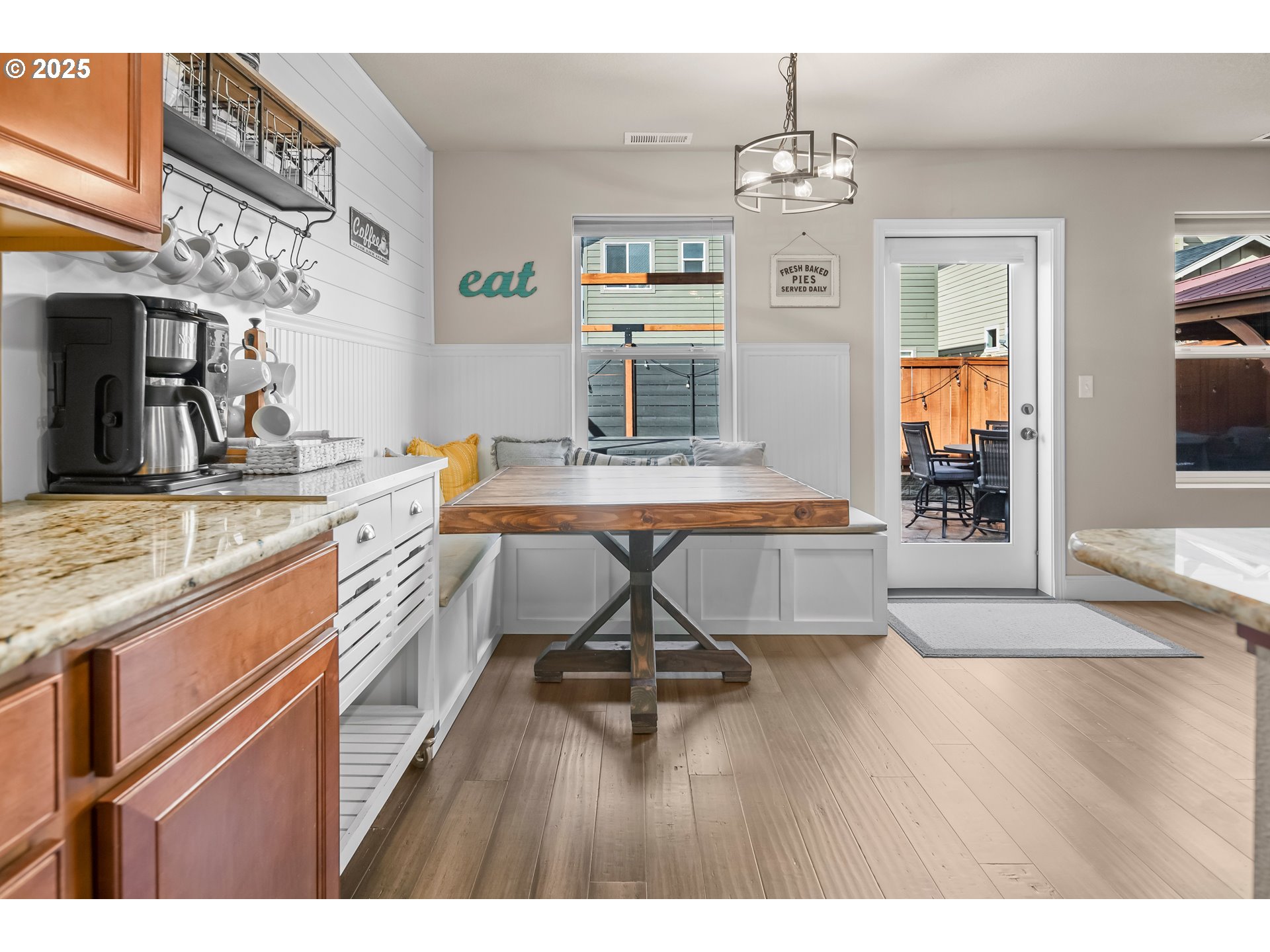 15567 Bachelor Avenue Sandy, OR 97055 - Photo 16 of 44 Kitchen/Nook