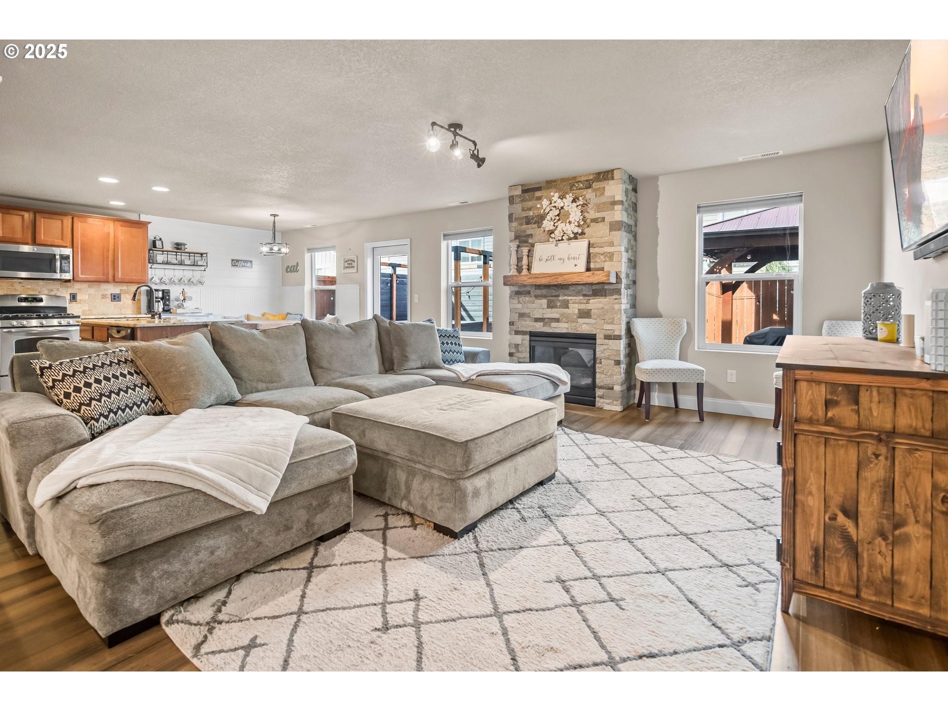 15567 Bachelor Avenue Sandy, OR 97055 - Photo 18 of 44 Family Room