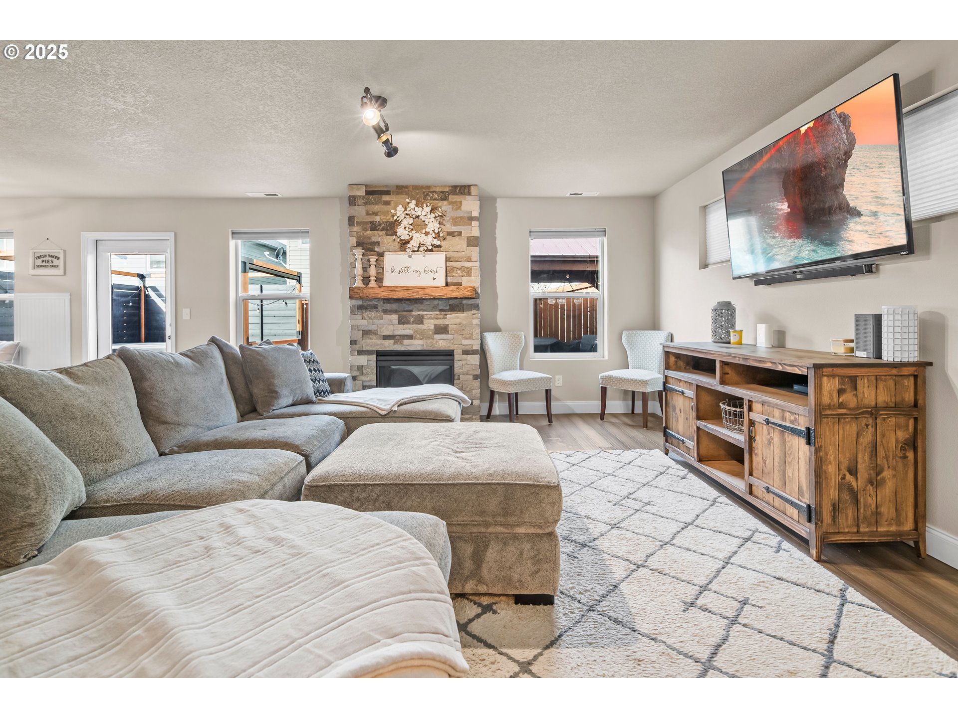 15567 Bachelor Avenue Sandy, OR 97055 - Photo 19 of 44 Family Room