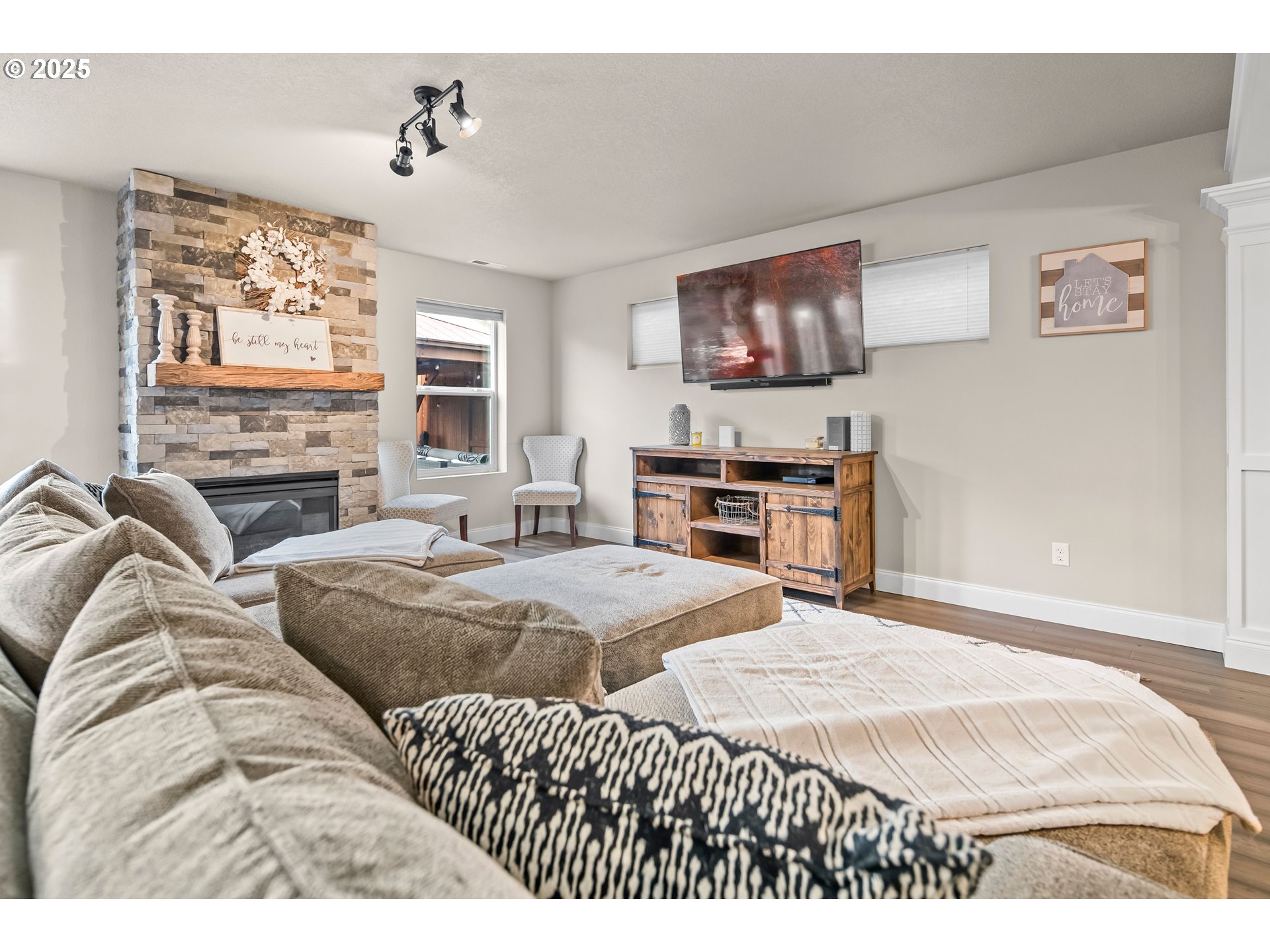 15567 Bachelor Avenue Sandy, OR 97055 - Photo 20 of 44 Family Room