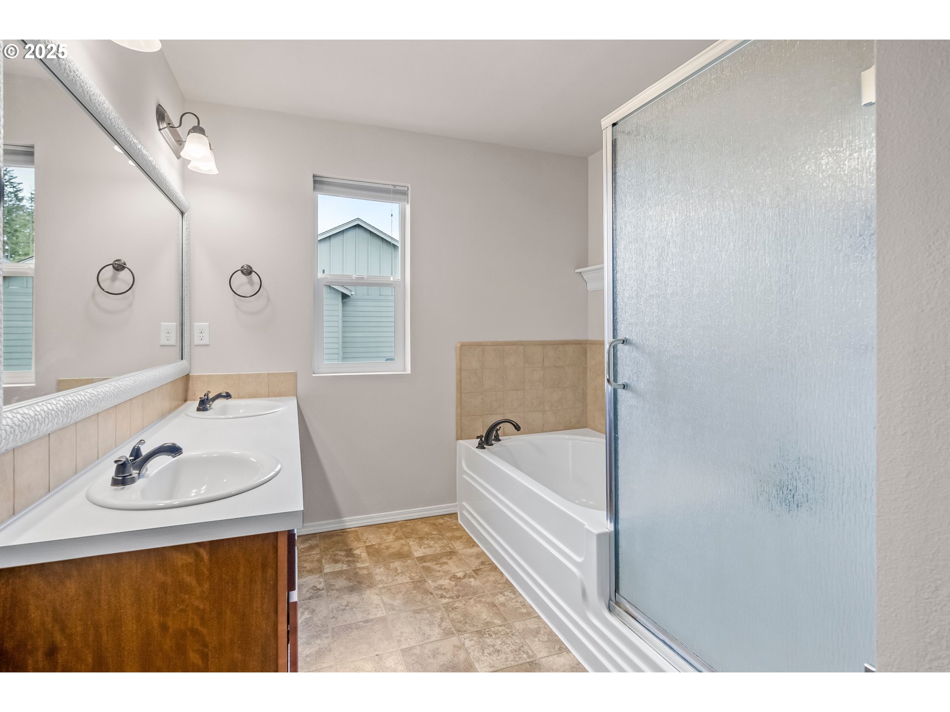 15567 Bachelor Avenue Sandy, OR 97055 - Photo 26 of 44 Owner's Suite Bathroom