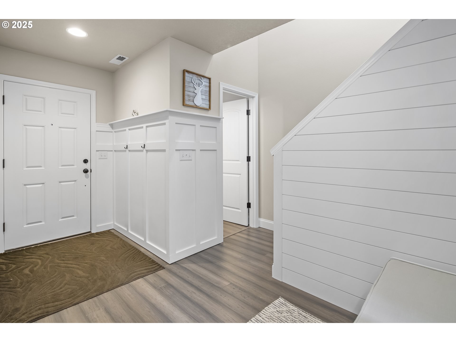 15567 Bachelor Avenue Sandy, OR 97055 - Photo 6 of 44 Entrance/Foyer