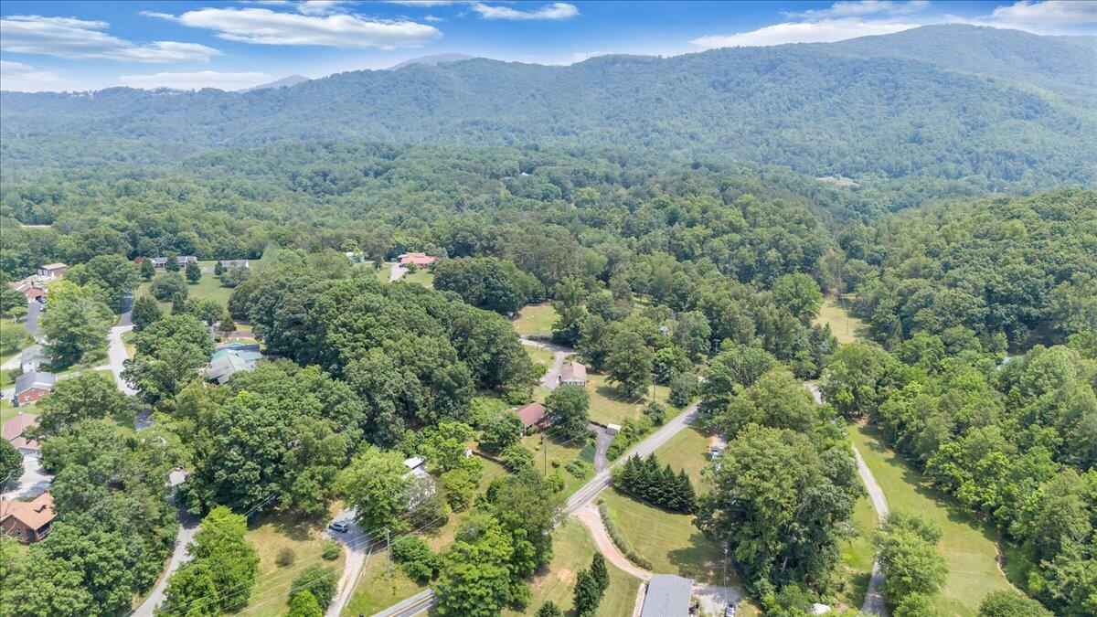 4332 Bandy Road Roanoke, VA 24014 - Photo 54 of 64 62-DJI_20250611141435_0265_D