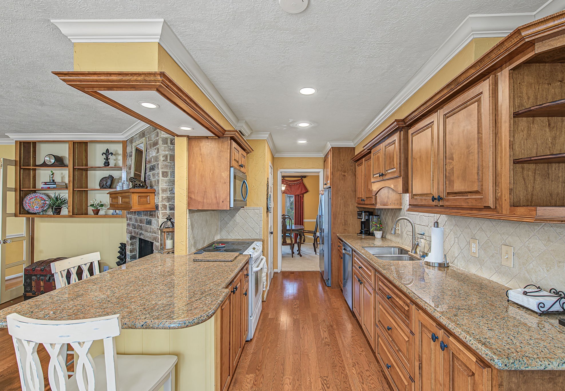 3013 Teague Road Houston, TX 77080 - Photo 15 of 37 Beautiful granite countertops and travertine tile backsplash create this warm kitchen design.