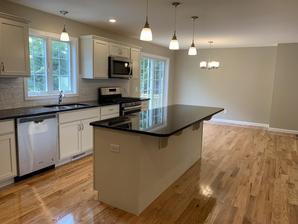 208 Gilbert Avenue Springfield, MA 01119 - Photo 5 of 28