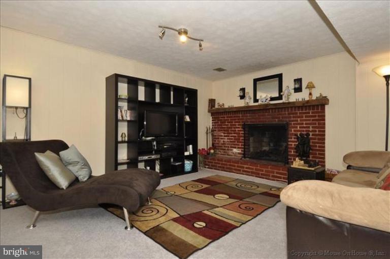 204 Rolling Road Gaithersburg, MD 20877 - Photo 15 of 23 Family Room