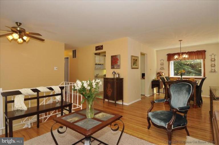 204 Rolling Road Gaithersburg, MD 20877 - Photo 9 of 23 Living Room/Dining Room