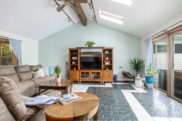 $1,995,000 | 626 Highway 1, Scarborough, ME 04074