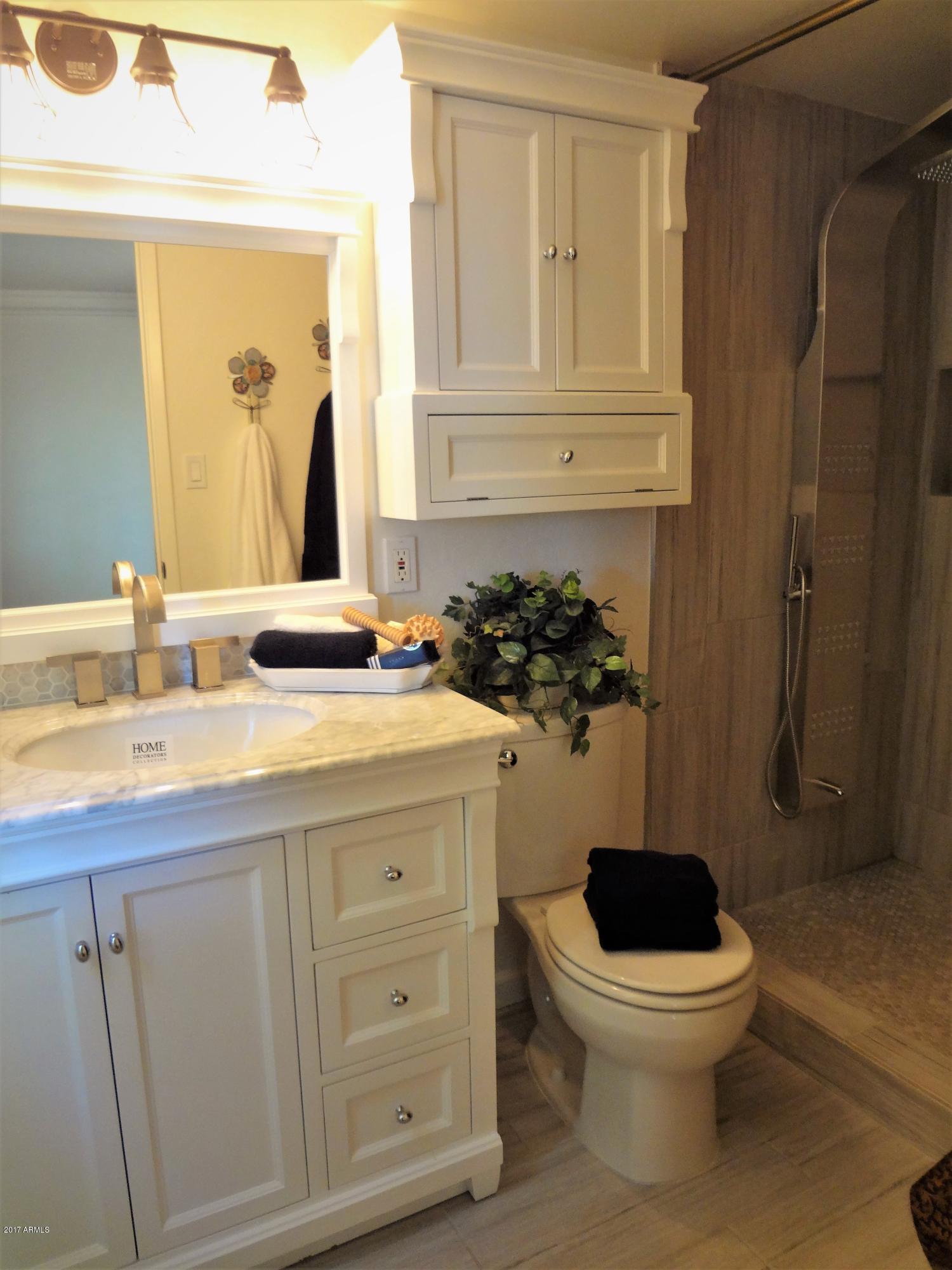 6003 North 10th Way Phoenix, AZ 85014 - Photo 26 of 37 Master Bathroom