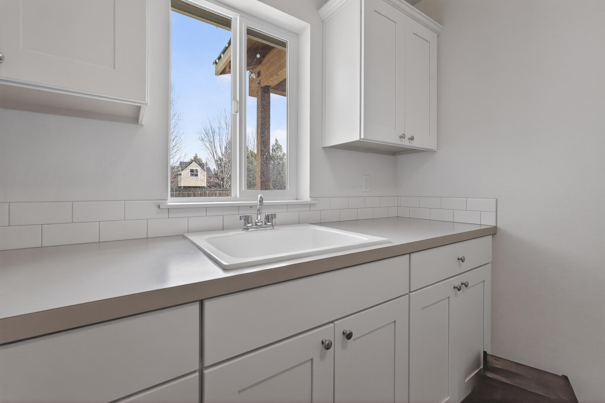 61112 Ferguson Road Bend, OR 97702 - Photo 20 of 47 Laundry Room