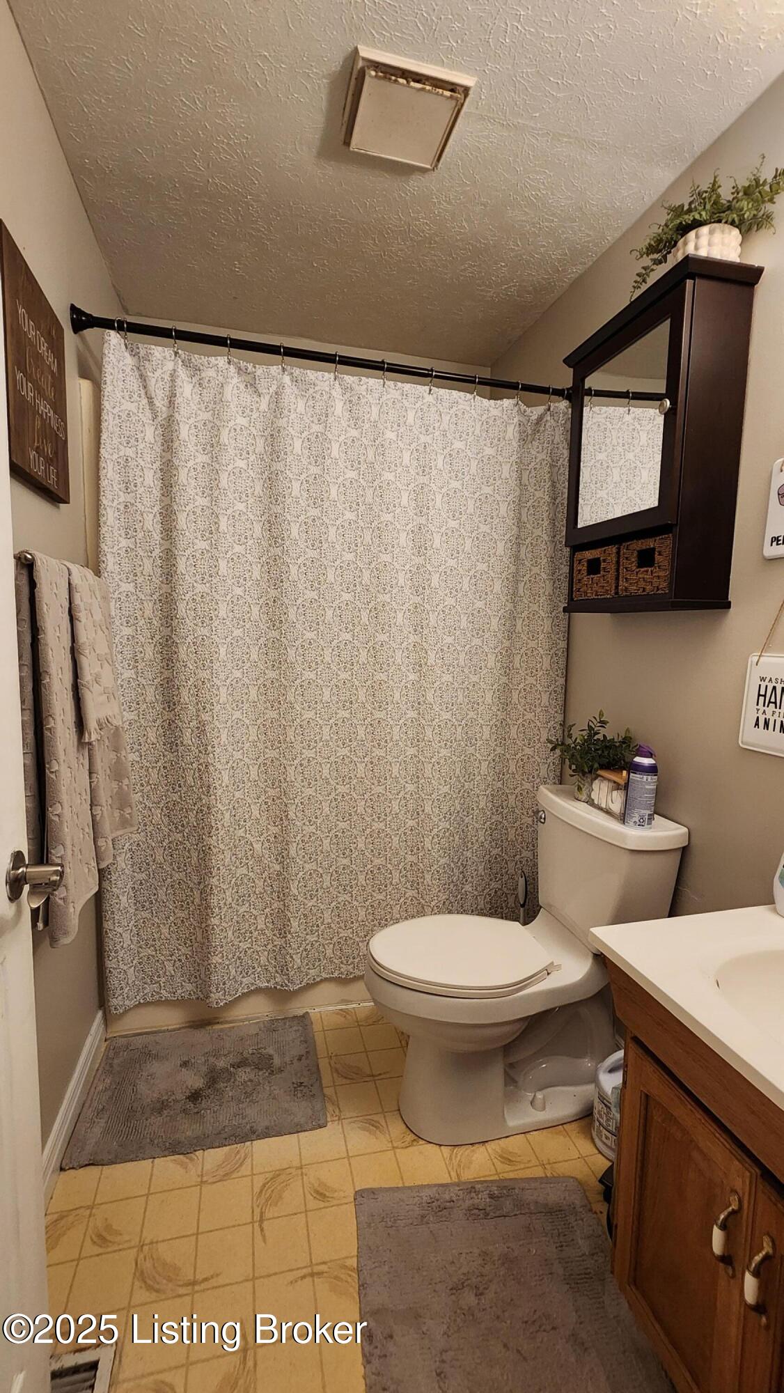 1107 Emory Road Elizabethtown, KY 42701 - Photo 11 of 29 20250907_144826