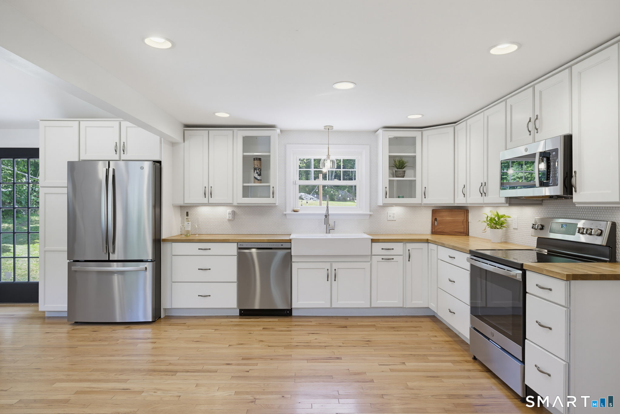 68 Sandy Beach Road Ellington, CT 06029 - Photo 4 of 39