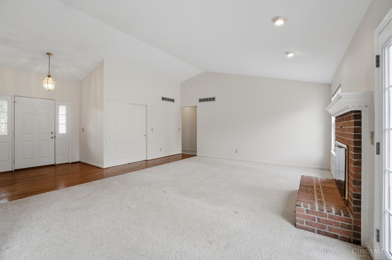 1090 West Galbraith Road Cincinnati, OH 45231 - Photo 7 of 37 Gallery Image 7