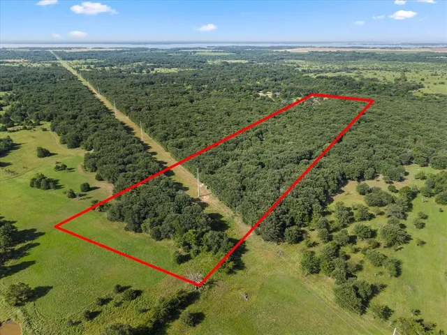 a view of a tennis court