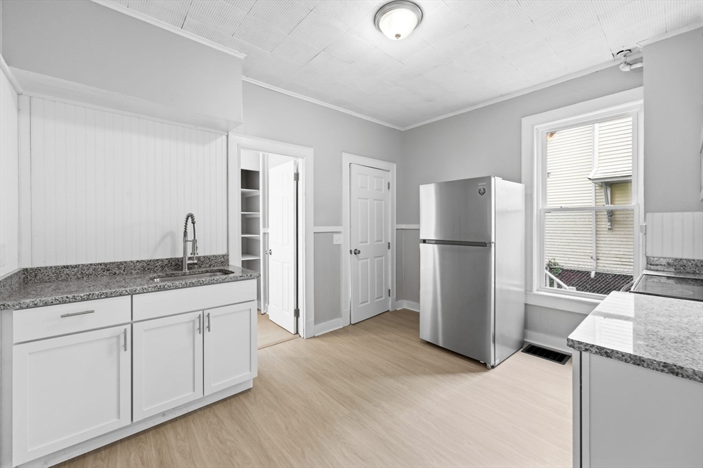 29 Yale Street Springfield, MA 01109 - Photo 5 of 33 Gallery Image 5