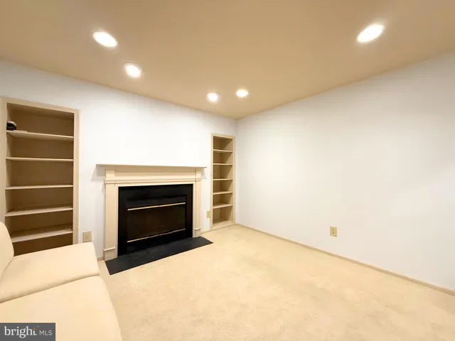 $2,500 | 10706 Kings Riding Way, Unit 20118, Rockville, MD 20852