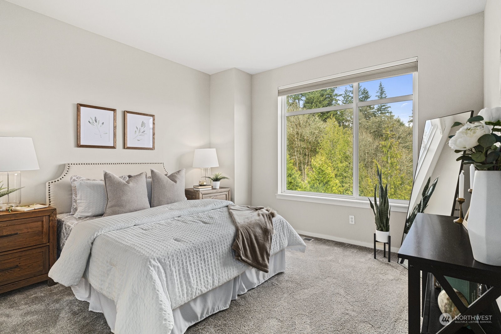 158 Cougar Ridge Road Northwest Issaquah, WA 98027 - Photo 11 of 39 a bed room with a bed window and a desk