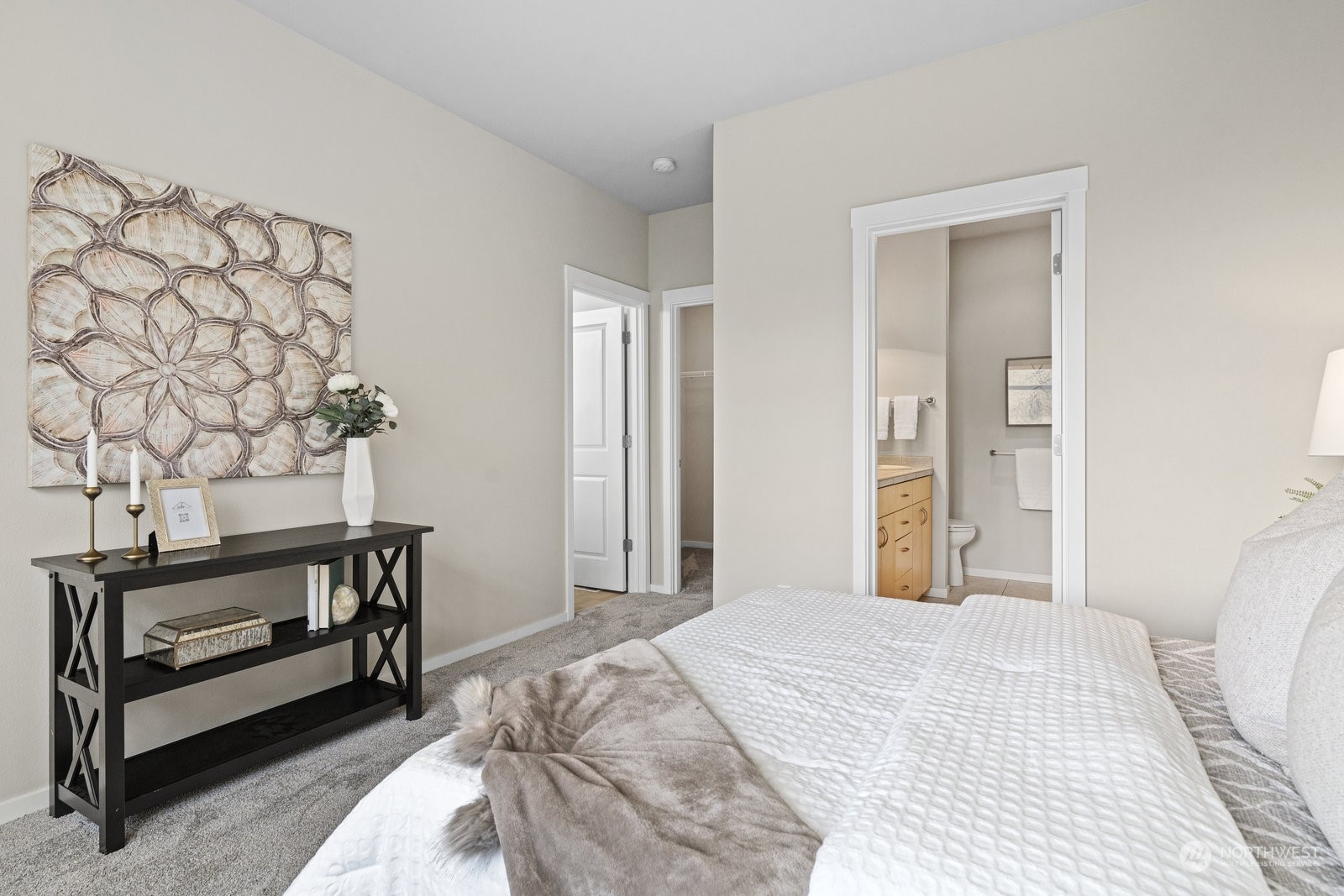 158 Cougar Ridge Road Northwest Issaquah, WA 98027 - Photo 12 of 39 a bedroom with a bed and a wall painting