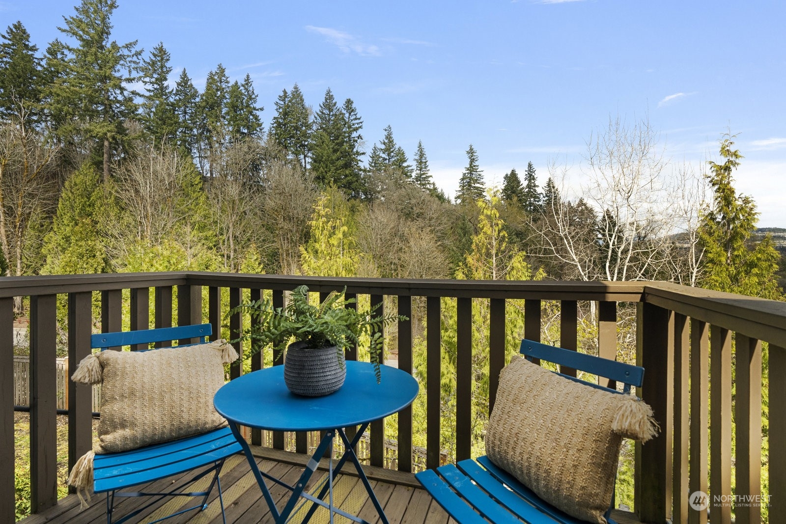 158 Cougar Ridge Road Northwest Issaquah, WA 98027 - Photo 16 of 39 a balcony with wooden floor table and chairs