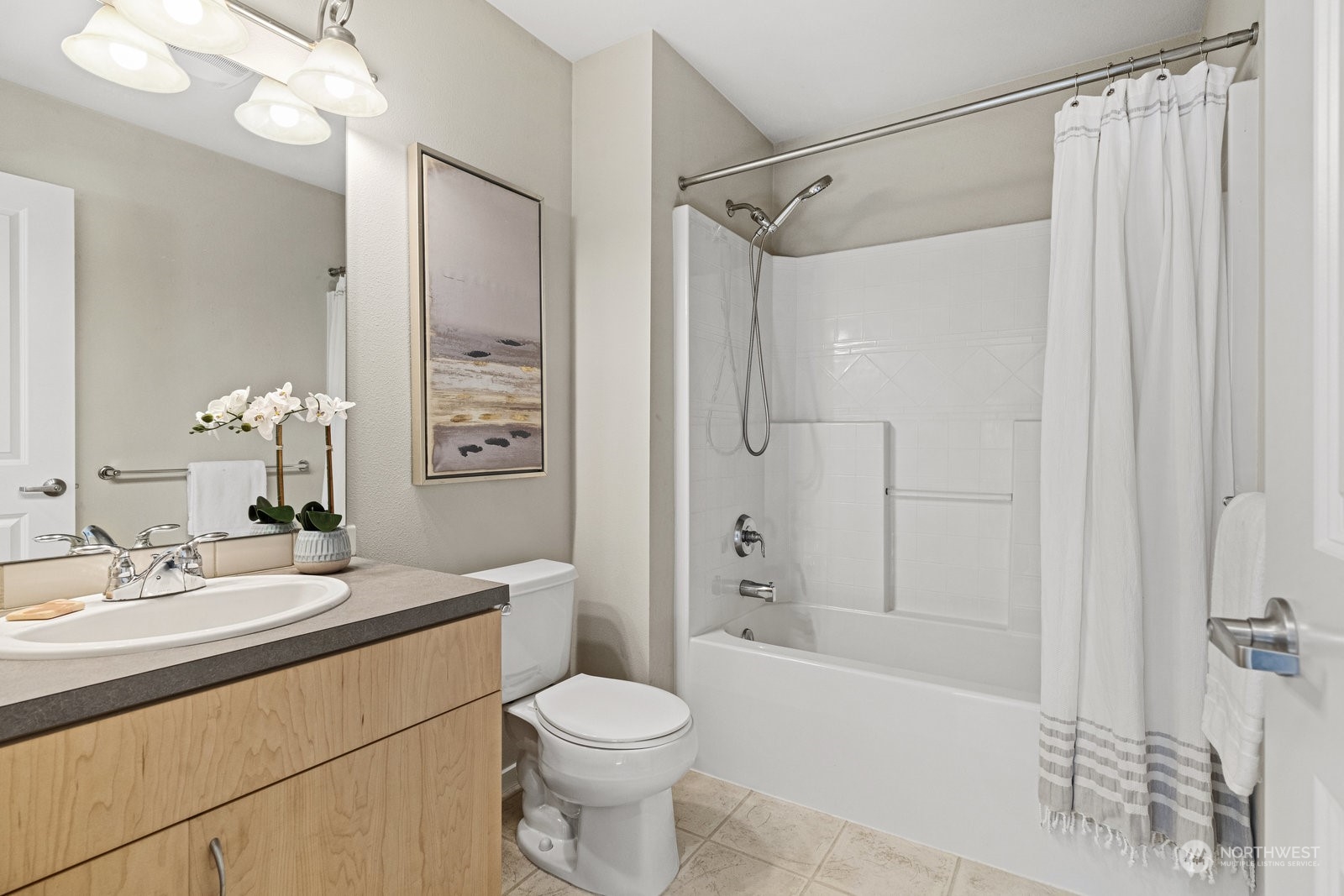 158 Cougar Ridge Road Northwest Issaquah, WA 98027 - Photo 21 of 39 a bathroom with a sink a toilet a mirror a bathtub and shower
