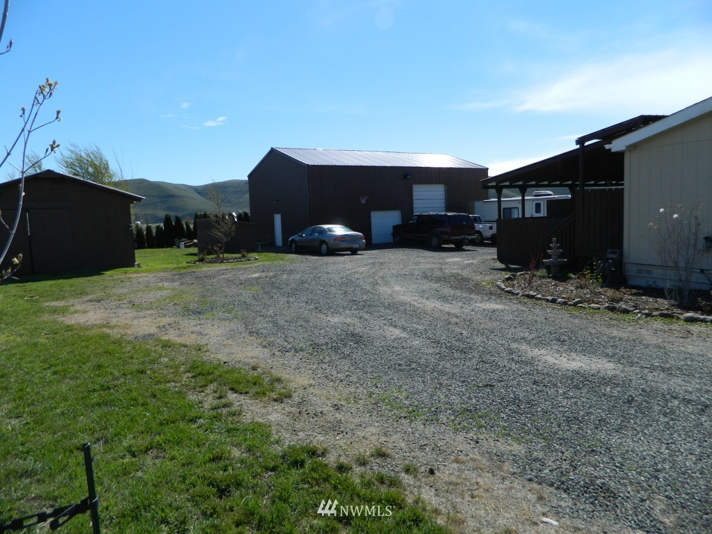 1060 West Huntzinger Road Selah, WA 98942 - Photo 8 of 10 Gallery Image 8