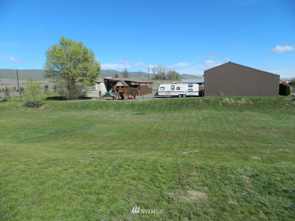 1060 West Huntzinger Road Selah, WA 98942 - Photo 9 of 10 Gallery Image 9