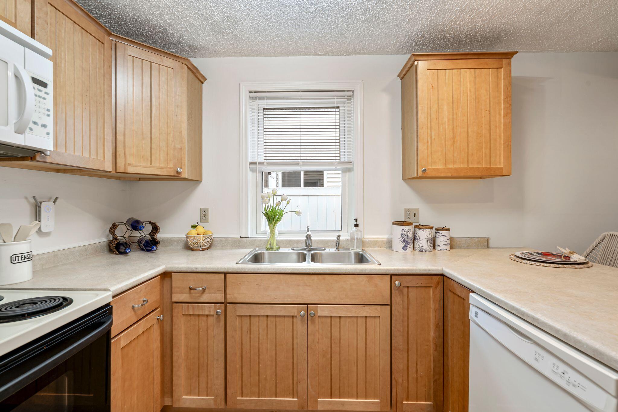 3 Ocean Breeze, Unit 2 York, ME 03909 - Photo 12 of 31 17_DSC03946