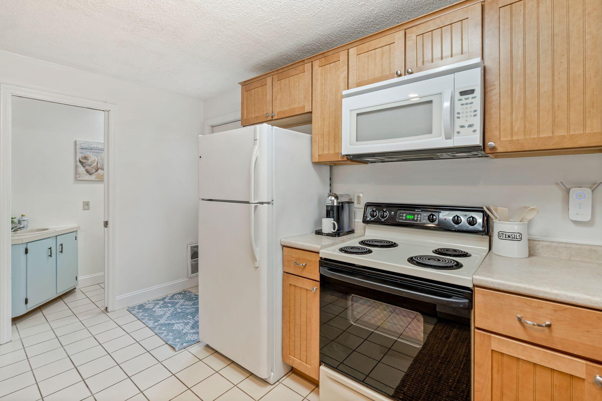 3 Ocean Breeze, Unit 2 York, ME 03909 - Photo 14 of 31 19_DSC03955