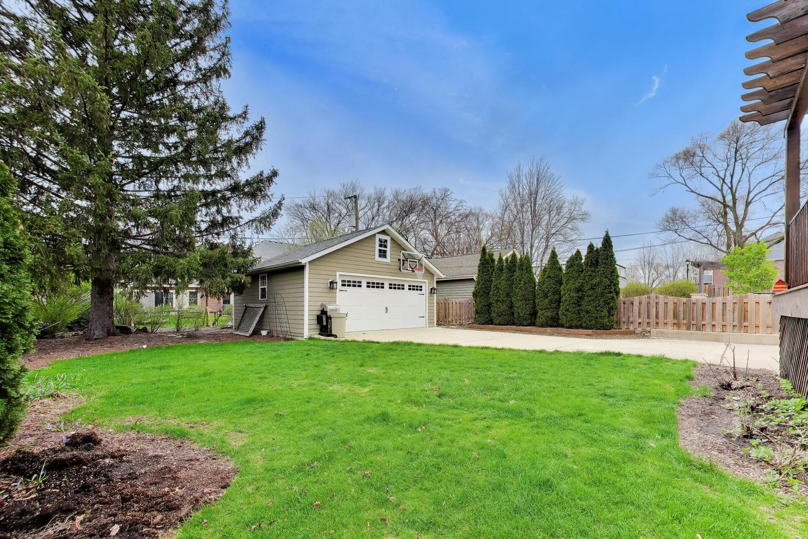 274 Oak Street Elmhurst, IL 60126 - Photo 29 of 31 a view of a yard with a house in the background
