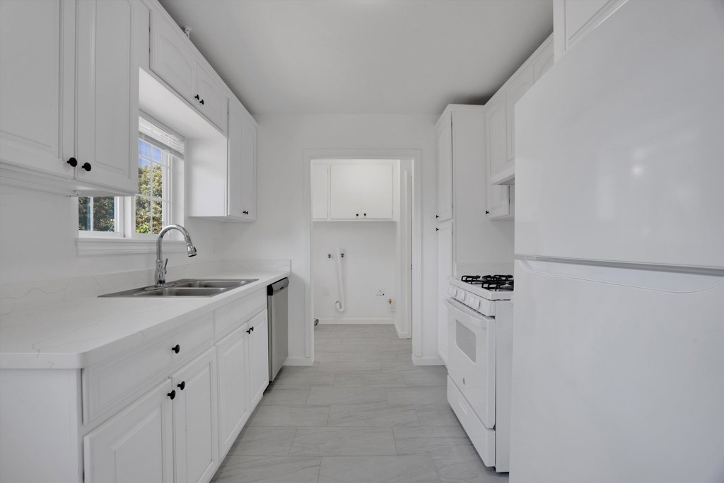 60-60 Railroad Avenue Rodeo, CA 94572 - Photo 12 of 30 Kitchen