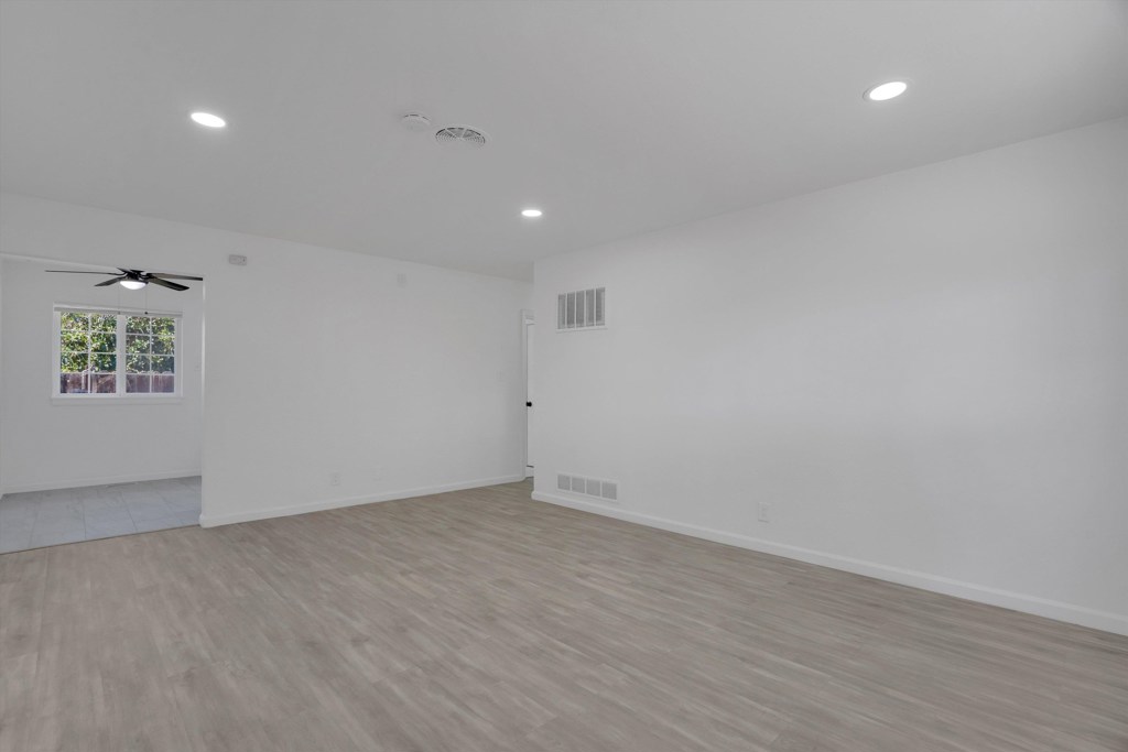 60-60 Railroad Avenue Rodeo, CA 94572 - Photo 15 of 30 Living Room