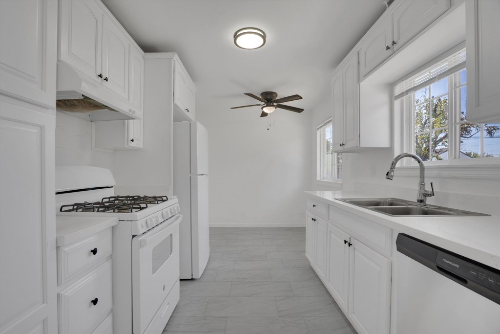 60-60 Railroad Avenue Rodeo, CA 94572 - Photo 21 of 30 Kitchen