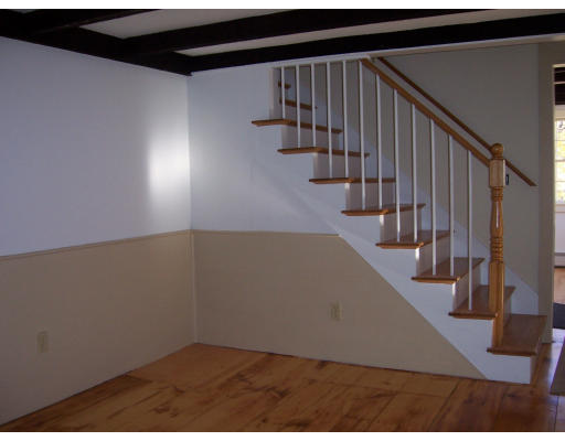 9 Cottage Street Georgetown, MA 01833 - Photo 4 of 5 Gallery Image 4