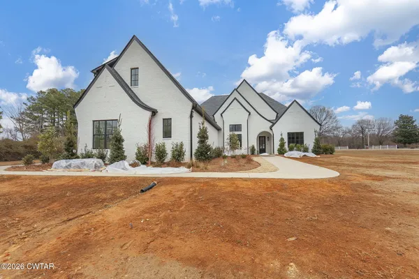 $829,900 | 18 Shadow Ridge Drive, Jackson, TN 38305