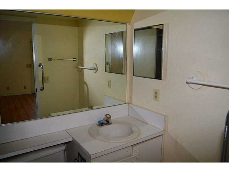 1093 Cornwall East, Unit 1093 Boca Raton, FL 33434 - Photo 12 of 16 Bathroom Master