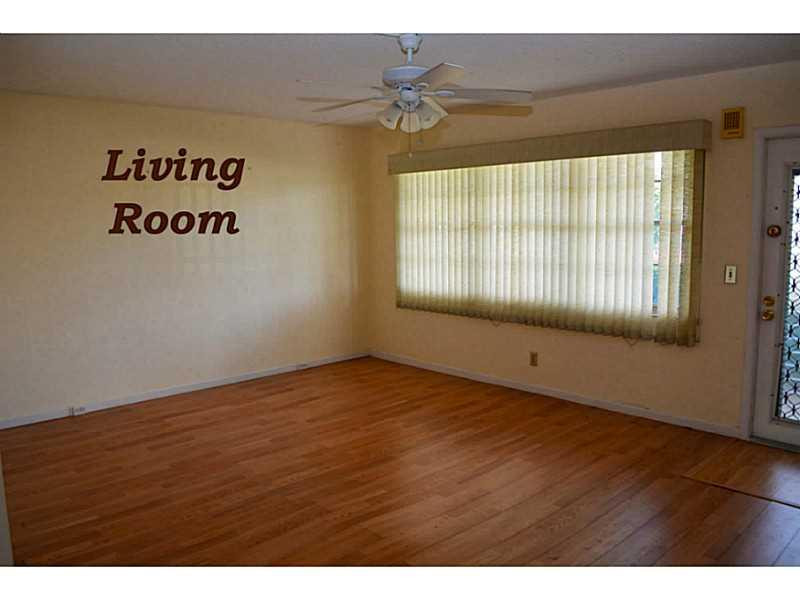 1093 Cornwall East, Unit 1093 Boca Raton, FL 33434 - Photo 2 of 16 Laundry Room