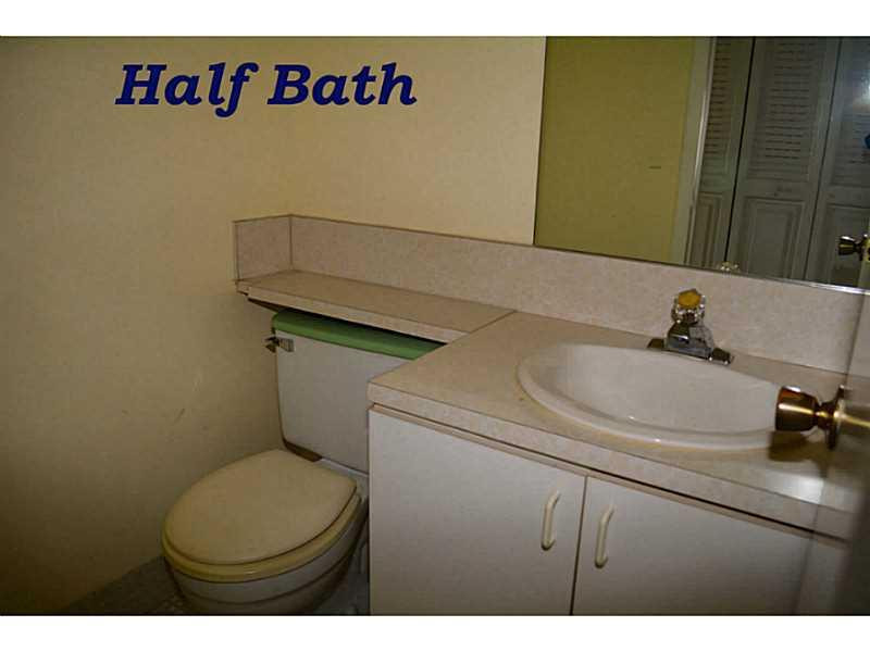 1093 Cornwall East, Unit 1093 Boca Raton, FL 33434 - Photo 6 of 16 Bathroom