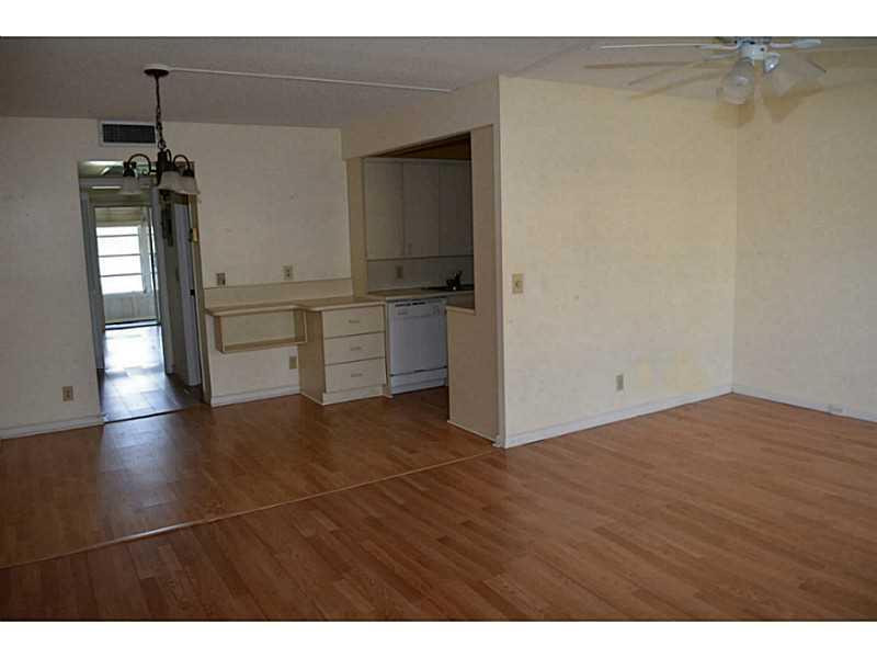 1093 Cornwall East, Unit 1093 Boca Raton, FL 33434 - Photo 10 of 16 Interior Space/Layout